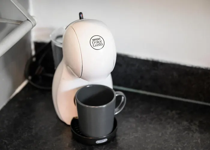 Luxury 4 Bed Home, Garden, Parking, 3 Baths Nyaraló Manchester