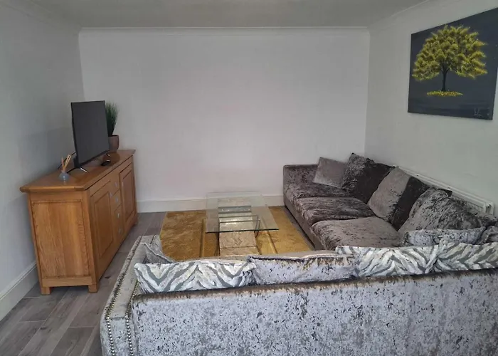 Cosy 2-bed House In * Μάντσεστερ