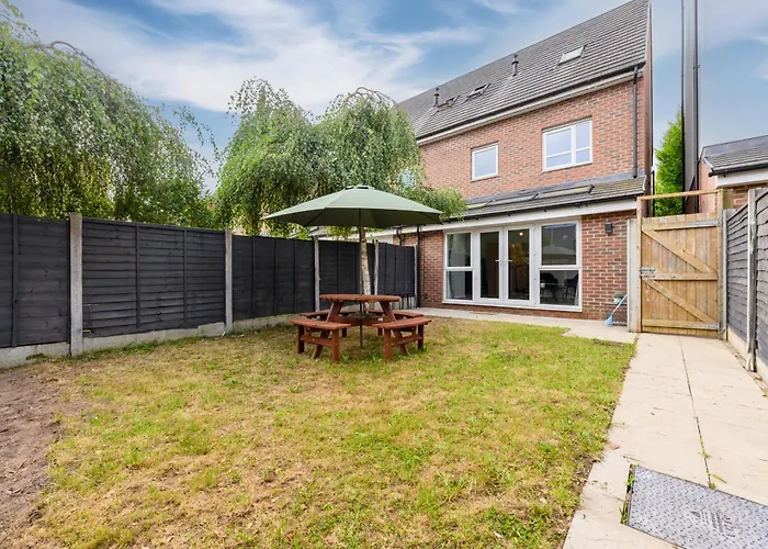 Nyaraló Luxury 4 Bed Home, Garden, Parking, 3 Baths Manchester