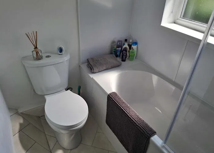 Cosy 2-bed House In *