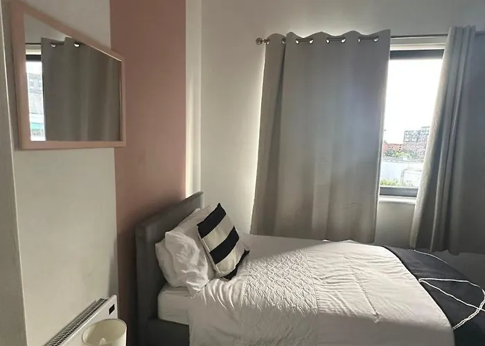 Quay House - Modern In Salford Apartment