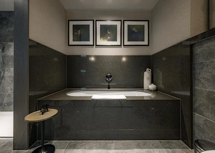 Dakota 5* Manchester