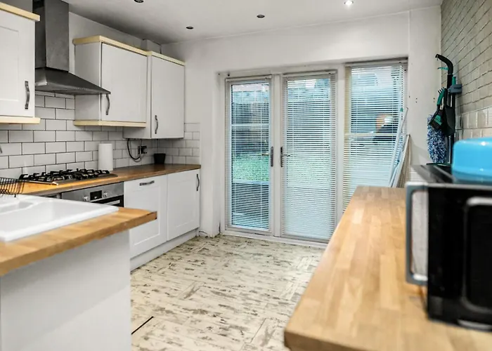 Villa Family-friendly With Free Parking And Workspace