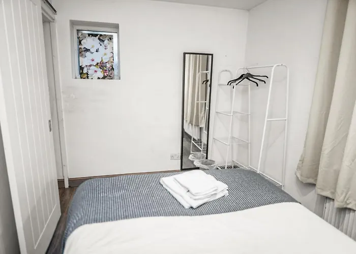 Family-friendly With Free Parking And Workspace Manchester