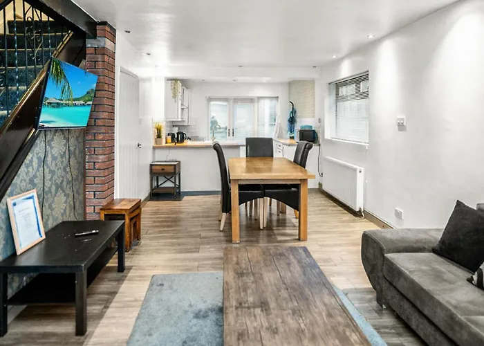 Family-friendly With Free Parking And Workspace Villa