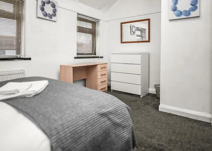 Villa Family-friendly With Free Parking And Workspace