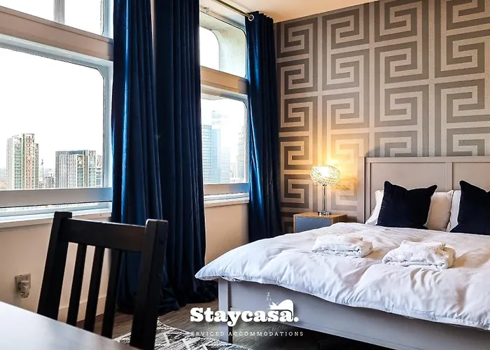 Modern Centre Stunning 18th Floor View *