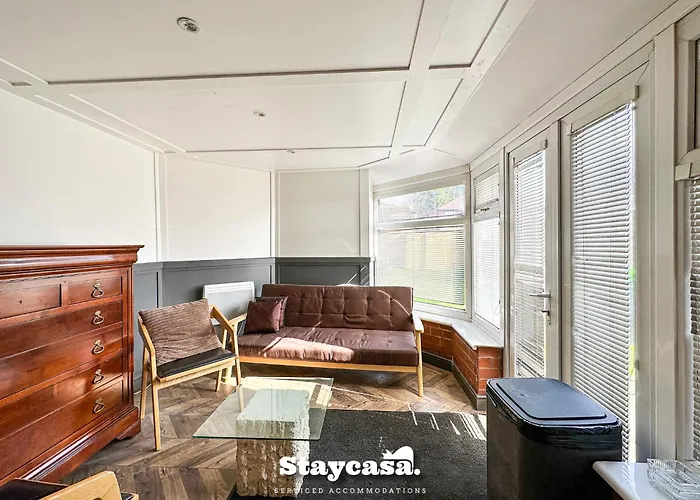 5br Jacuzzi, Garden & Parking Tatil Evi Manchester