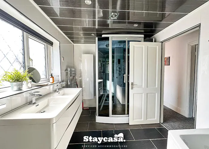 5br Jacuzzi, Garden & Parking * Manchester