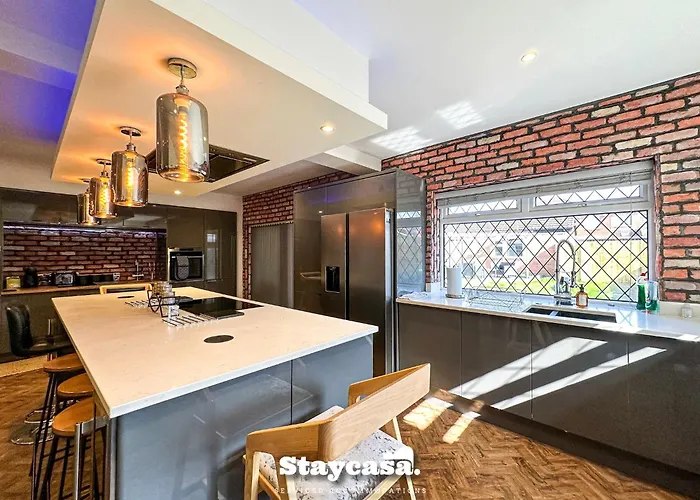 5br Jacuzzi, Garden & Parking