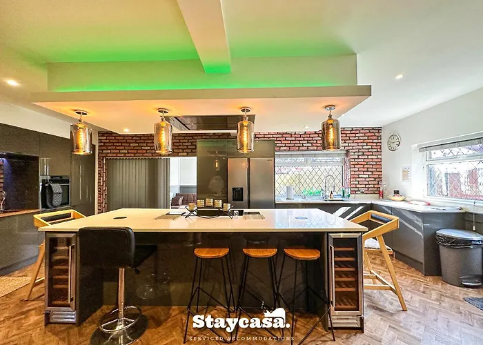 5Br Manchester Home W Jacuzzi Parking Gar… Nyaraló *