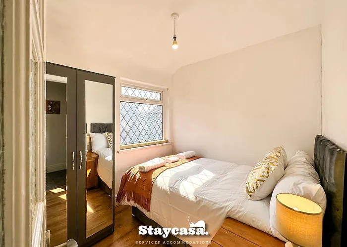 5br Jacuzzi, Garden & Parking * Manchester