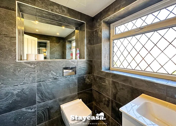 Casa vacanze 5br W Jacuzzi Parking Gar…