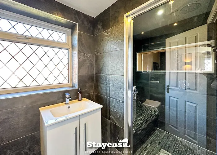 5Br Manchester Home W Jacuzzi Parking Gar… Nyaraló