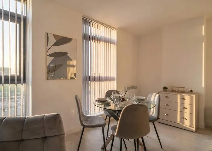 Modern In Salford Great Views Mánchester