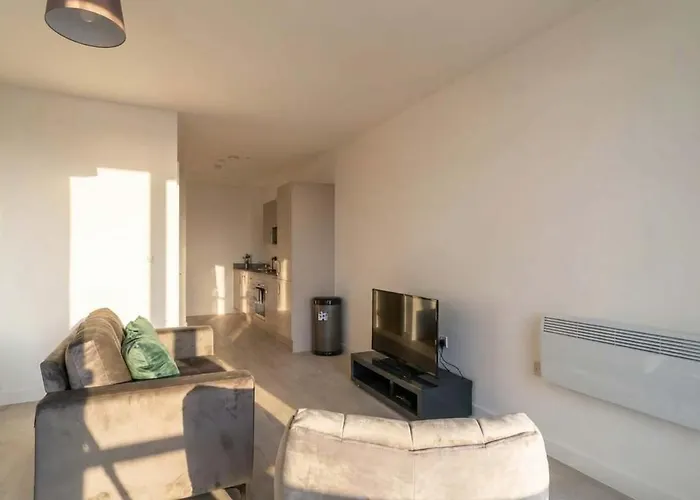 Modern In Salford Great Views *