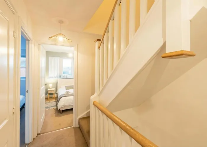 Family-friendly 4-bedroom House In Moston With Parking And Garden * Manchester