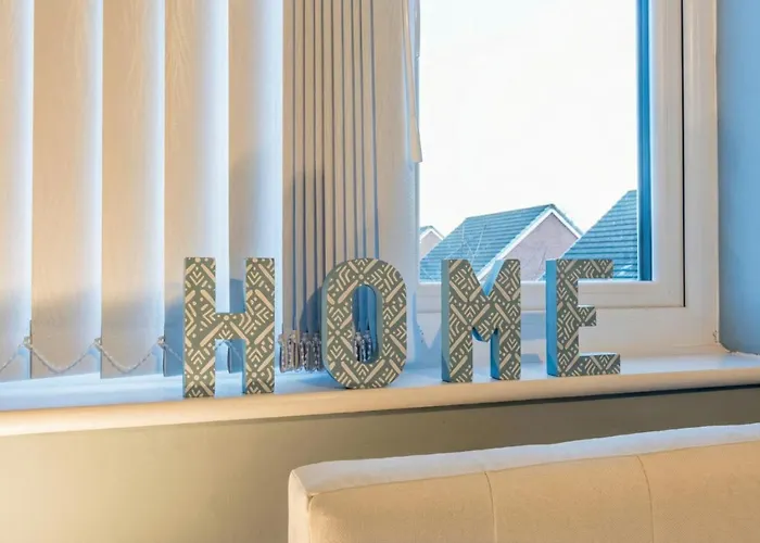 Family-Friendly 4-Bedroom House In Moston With Parking And Garden *