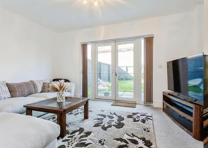 Family-friendly 4-bedroom House In Moston With Parking And Garden Сasa de vacaciones Mánchester