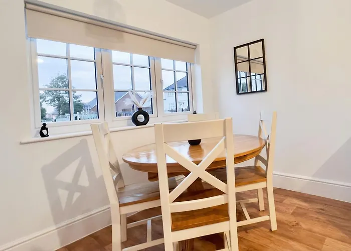 Family-friendly 4-bedroom House In Moston With Parking And Garden * Mánchester