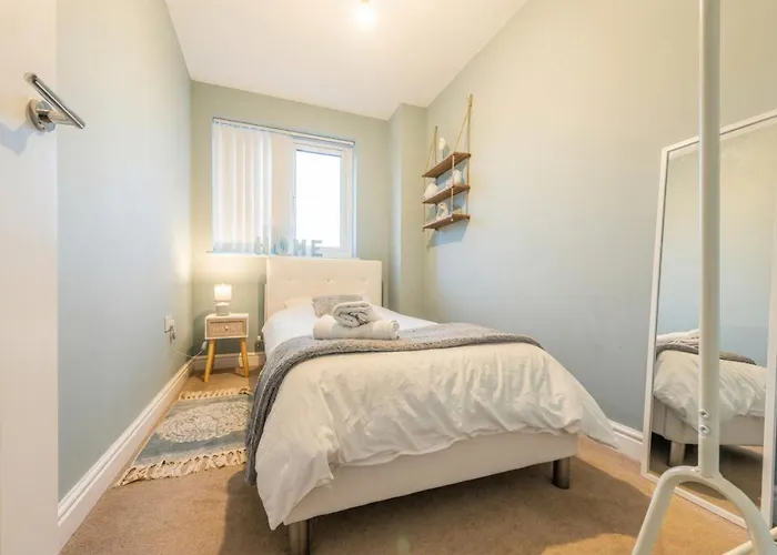 Сasa de vacaciones Family-friendly 4-bedroom House In Moston With Parking And Garden *