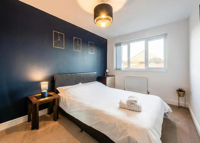 Family-friendly 4-bedroom House In Moston With Parking And Garden * Mánchester