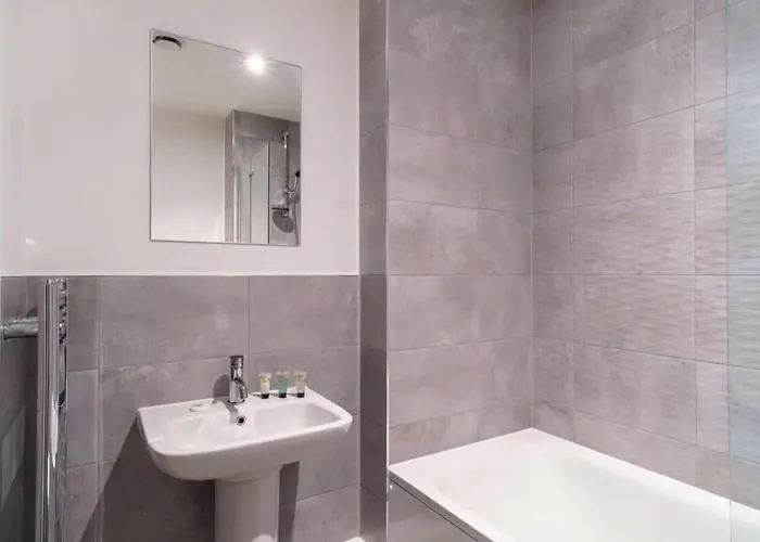 Modern In Salford Great Views Apartamento