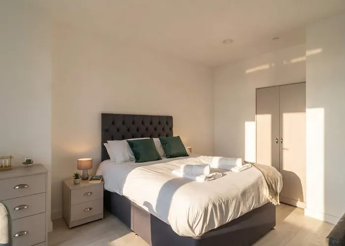 Modern In Salford Great Views *