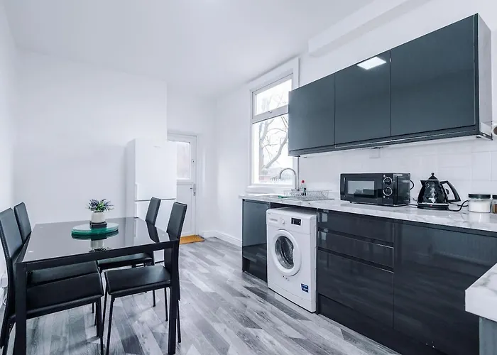 Vakantiehuis Fun & Spacious 3Bed L Pool Table & Pingpong Table *