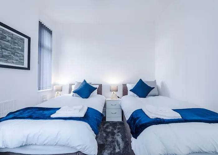 Fun & Spacious 3Bed L Pool Table & Pingpong Table Manchester