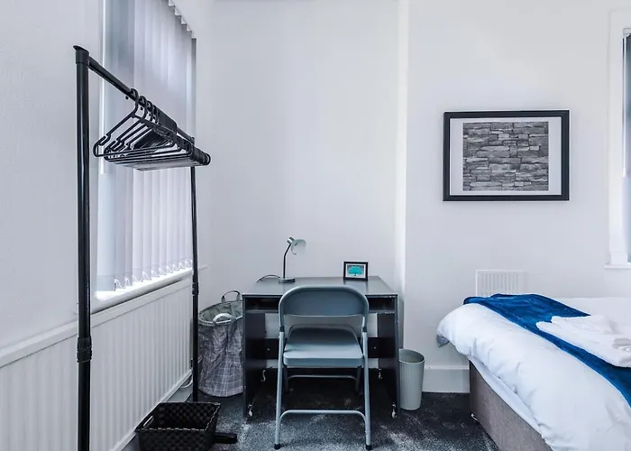 Vakantiehuis Fun & Spacious 3Bed L Pool Table & Pingpong Table Manchester