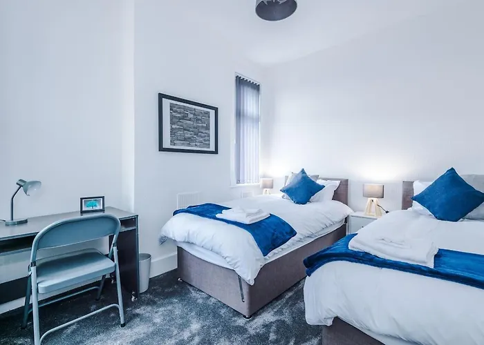 Fun & Spacious 3Bed L Pool Table & Pingpong Table Manchester