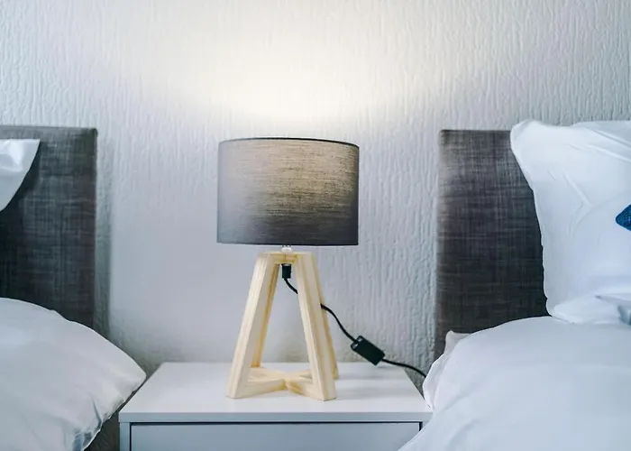 Fun & Spacious 3Bed L Pool Table & Pingpong Table