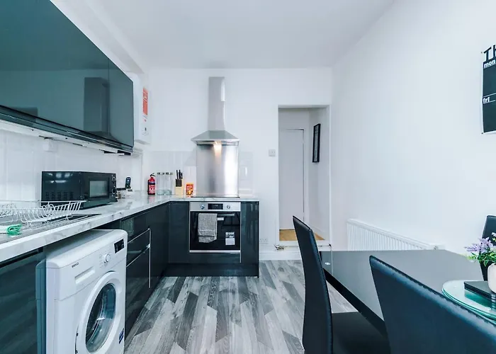 Vakantiehuis Fun & Spacious 3Bed L Pool Table & Pingpong Table Manchester