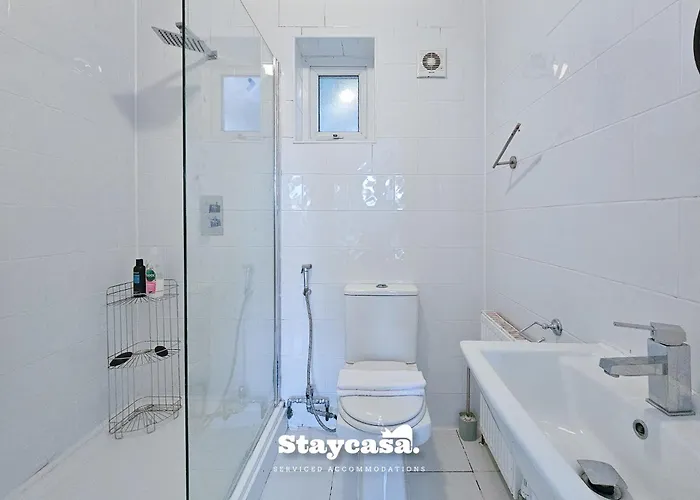 Inviting Serene Abode Large Driveway Sleeps 12