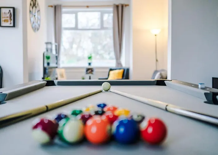 Fun & Spacious 3Bed L Pool Table & Pingpong Table *