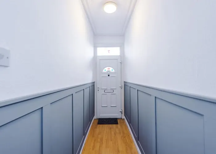 Fun & Spacious 3Bed L Pool Table & Pingpong Table *