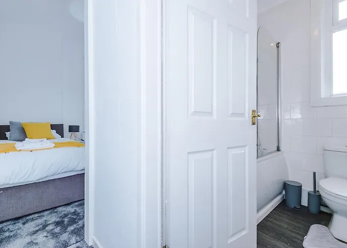 Fun & Spacious 3Bed L Pool Table & Pingpong Table Vakantiehuis Manchester