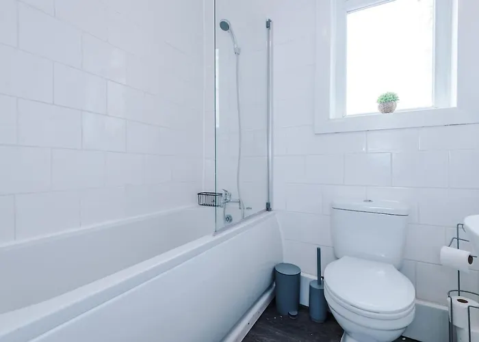 Vakantiehuis Fun & Spacious 3Bed L Pool Table & Pingpong Table