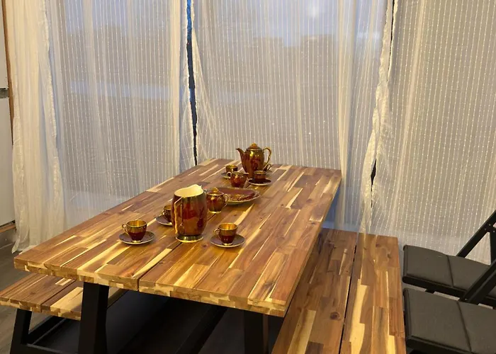 Luxury Penthouse Skyline Views *