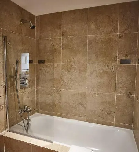 The Diamond * Μάντσεστερ