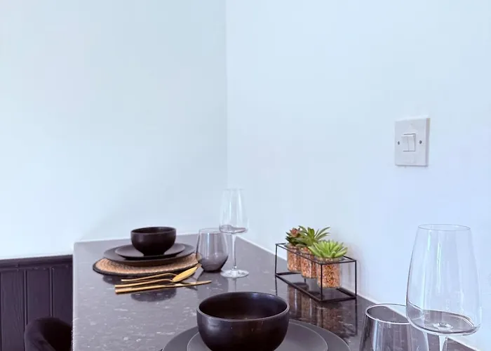 House In Mvs Snug Urban Hideaway