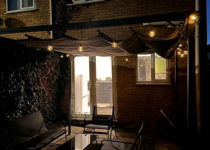 House In Mvs Snug Urban Hideaway * Mánchester