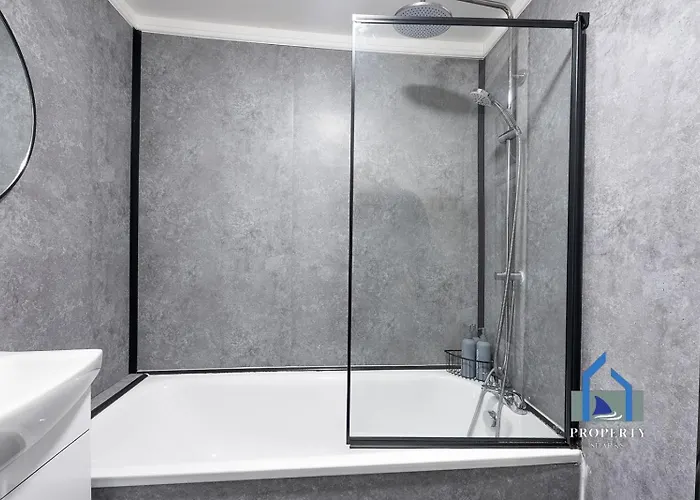 Traditional Home-games Room-free Parking مانشستر