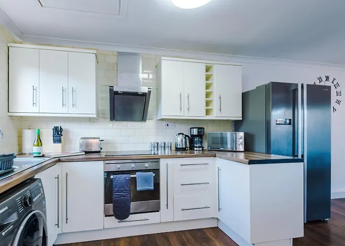 New Spacious House, Pool Table, Driveway Parking&ps4