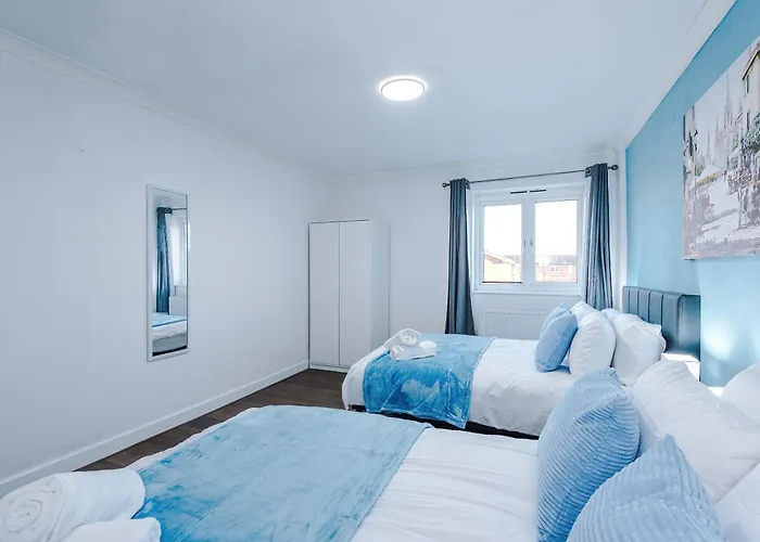 New Spacious House, Pool Table, Driveway Parking&ps4 Сasa de vacaciones *