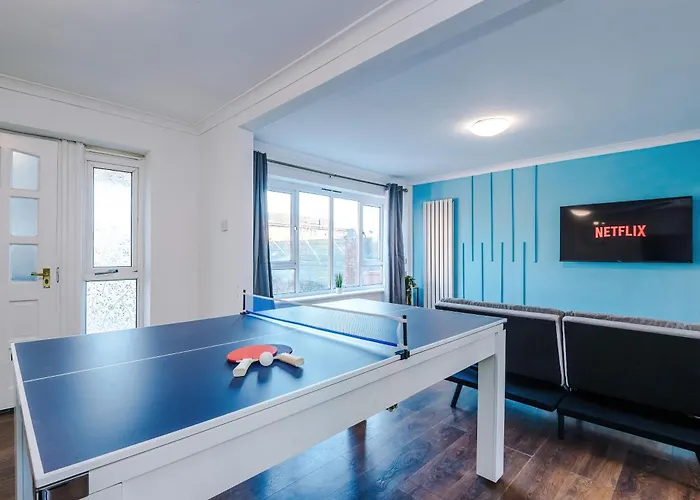 Hébergement de vacances New Spacious House, Pool Table, Driveway Parking And Ps4