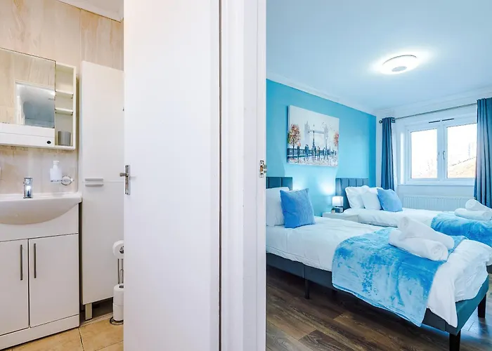 Ferienhaus New Spacious House, Pool Table, Driveway Parking And Ps4 Manchester