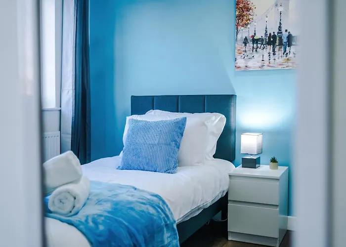 New Spacious House, Pool Table, Driveway Parking&ps4