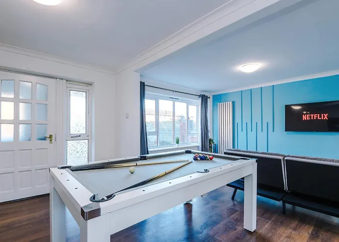 Сasa de vacaciones New Spacious House, Pool Table, Driveway Parking&ps4 Mánchester